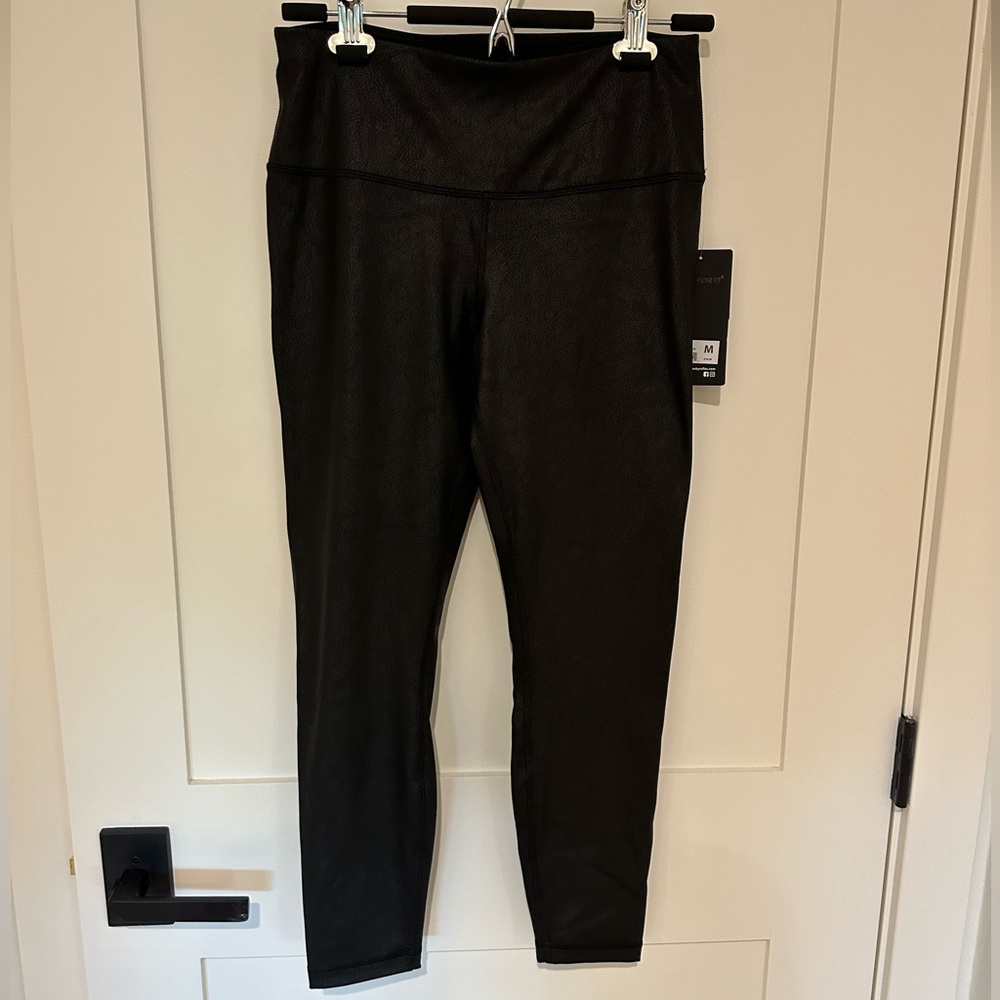 NWT 90 Degree by Reflex “Cracked Black” faux leather leggings - size M